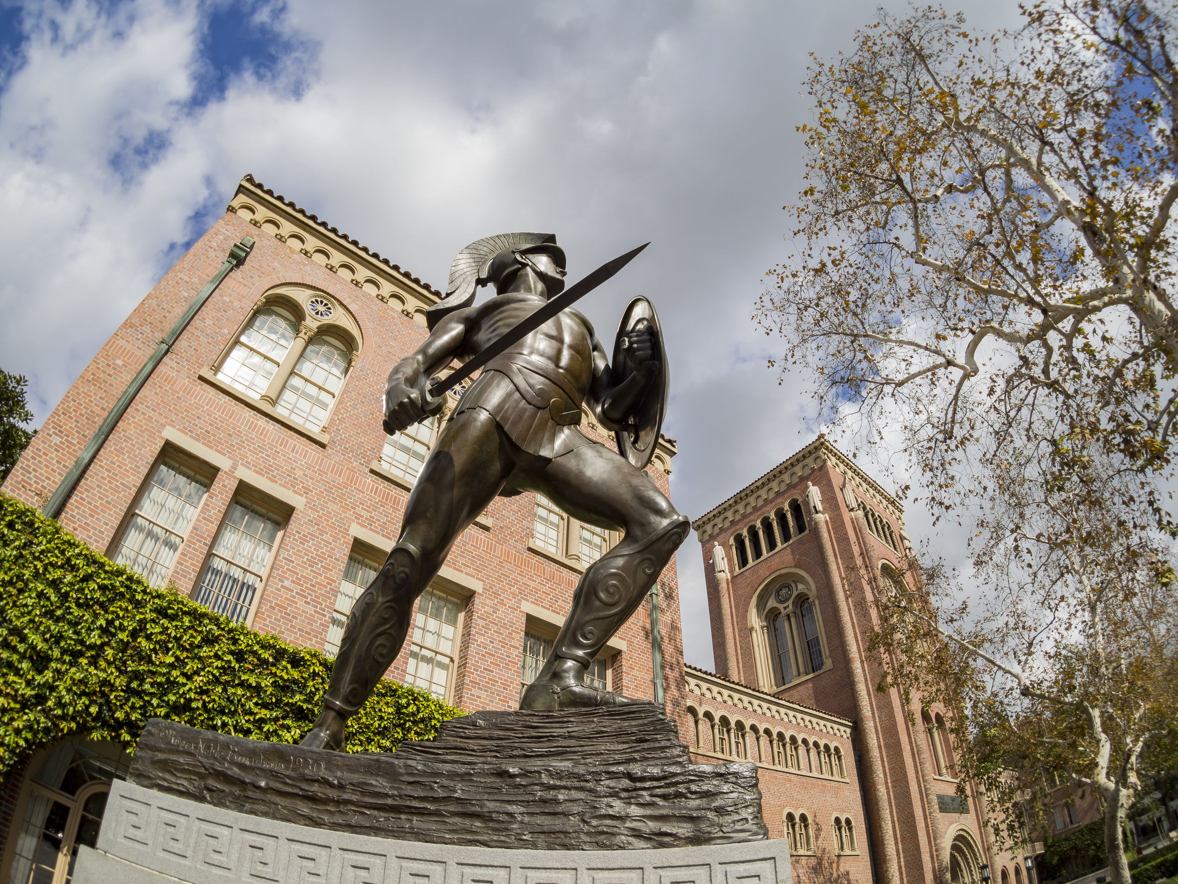 Exterior view of the beautiful Tommy Trojan and Bovard Aministra