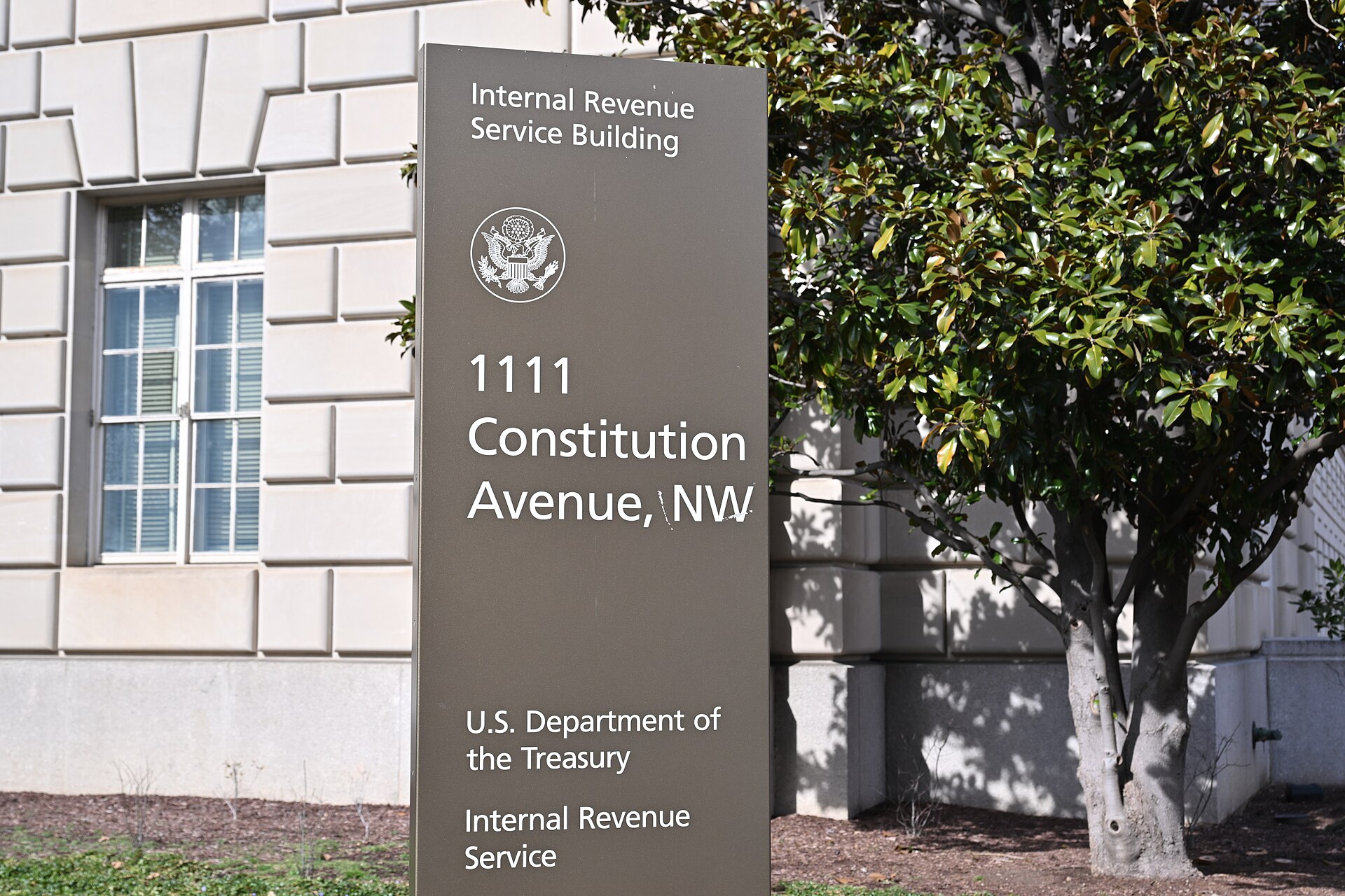 Close-up_of_sign_for_the_Internal_Revenue_Service_building_Washington_DC_2025-02-07_13-21-58_1